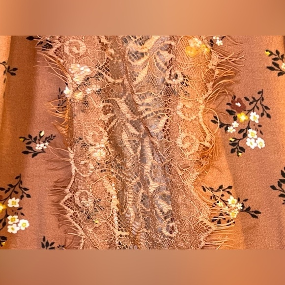 Sale Women’s Tank Top L Pink Floral V-Neck Spaghetti Straps - Picture 6 of 9